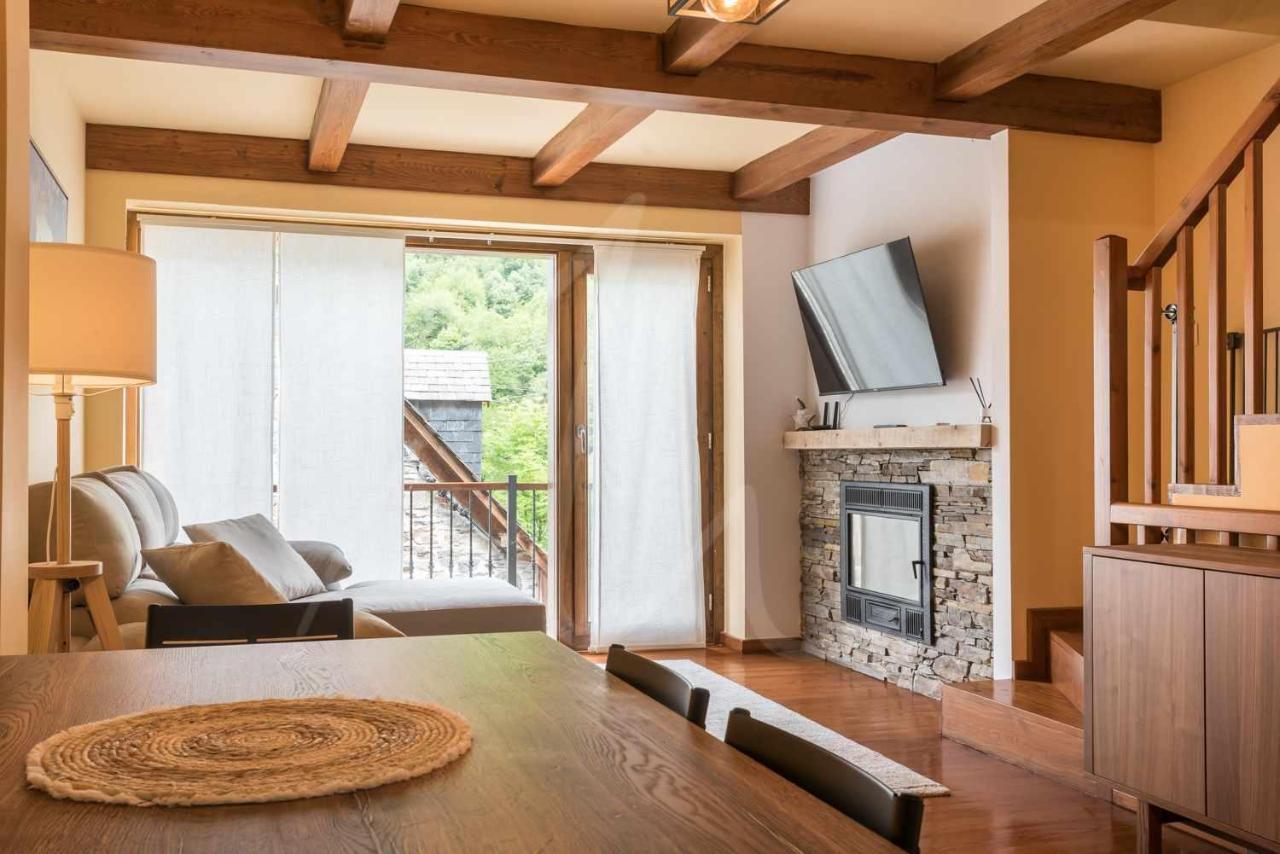 Casa Artiga De Lin By Seamount Rentals Les Bordes Dış mekan fotoğraf