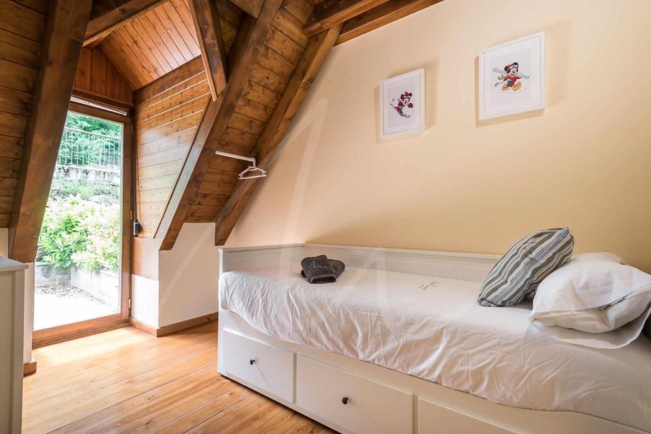 Casa Artiga De Lin By Seamount Rentals Les Bordes Dış mekan fotoğraf