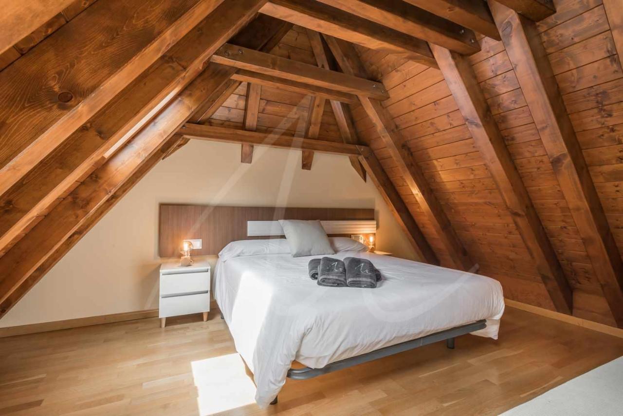 Casa Artiga De Lin By Seamount Rentals Les Bordes Dış mekan fotoğraf