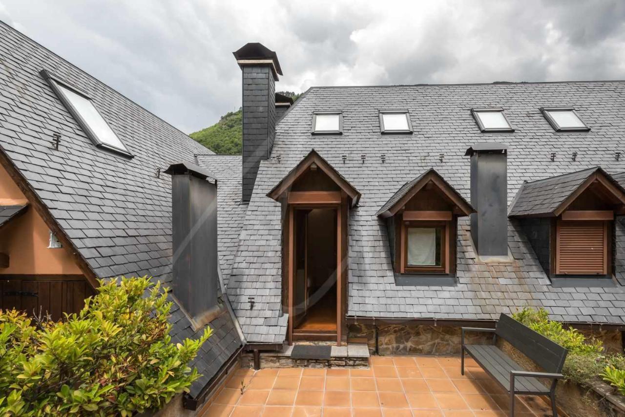 Casa Artiga De Lin By Seamount Rentals Les Bordes Dış mekan fotoğraf